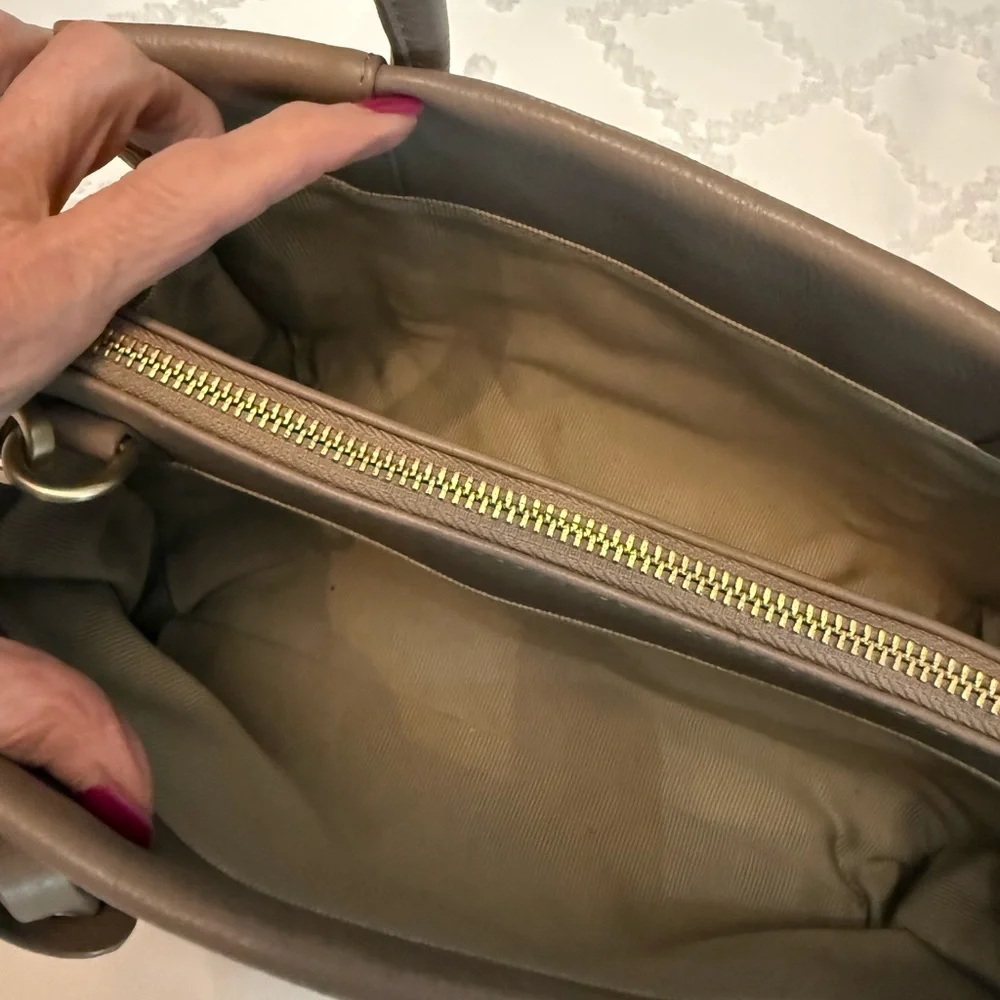 Radley London Arlington court taupe pebbled leather satchel! - Picture 5 of 9